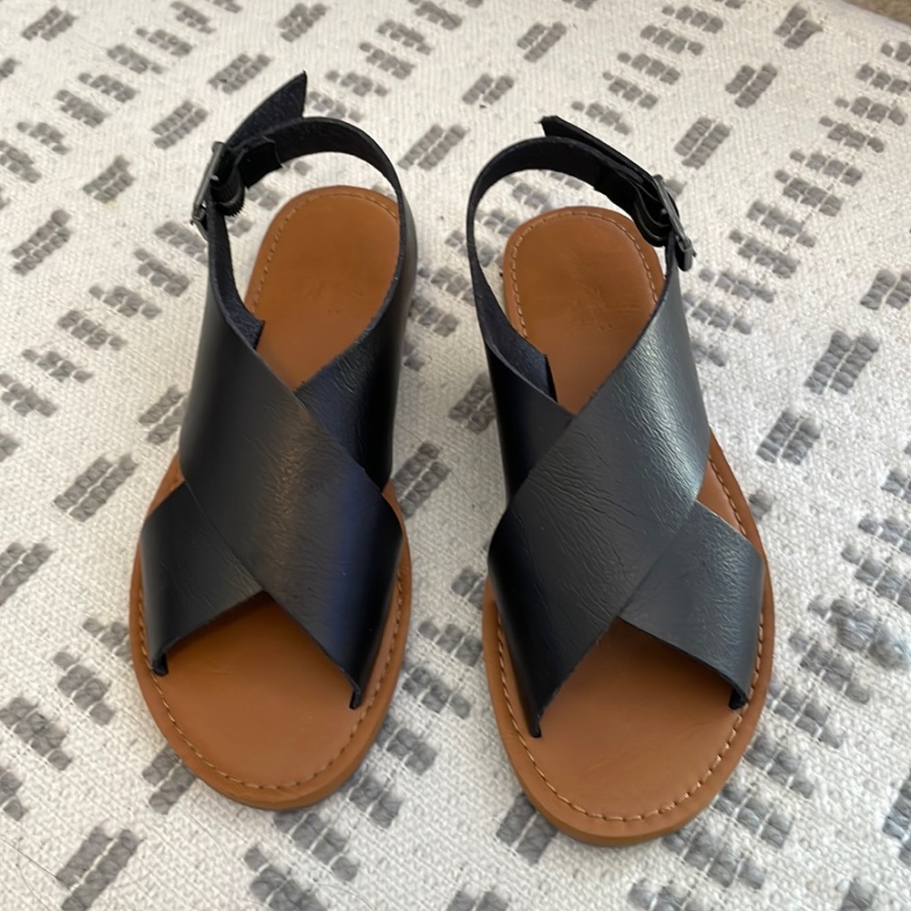 Universal Thread Black Sandals Size 5 NWOT